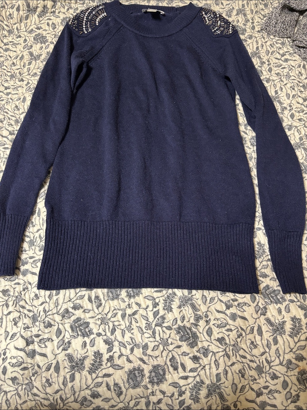 Bundle: 2 Sweaters - Picture 6 of 6